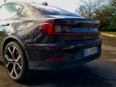 Polestar 2, guarda le foto 18