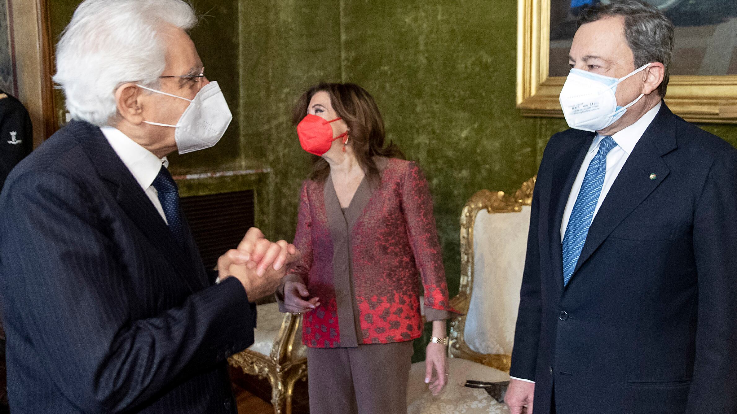 La politica del silenzio di Mario Draghi che piace a Sergio Mattarella