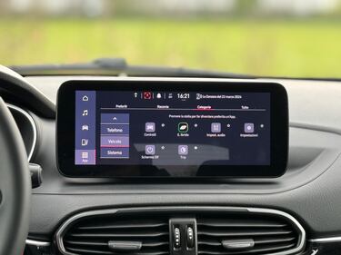 Fiat Tipo Hybrid Cross: guarda la gallery della berlina ibrida italiana 16