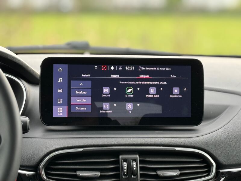 Fiat Tipo Hybrid Cross: guarda la gallery della berlina ibrida italiana 16