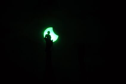 Milano, le prime foto dell'eclissi 2