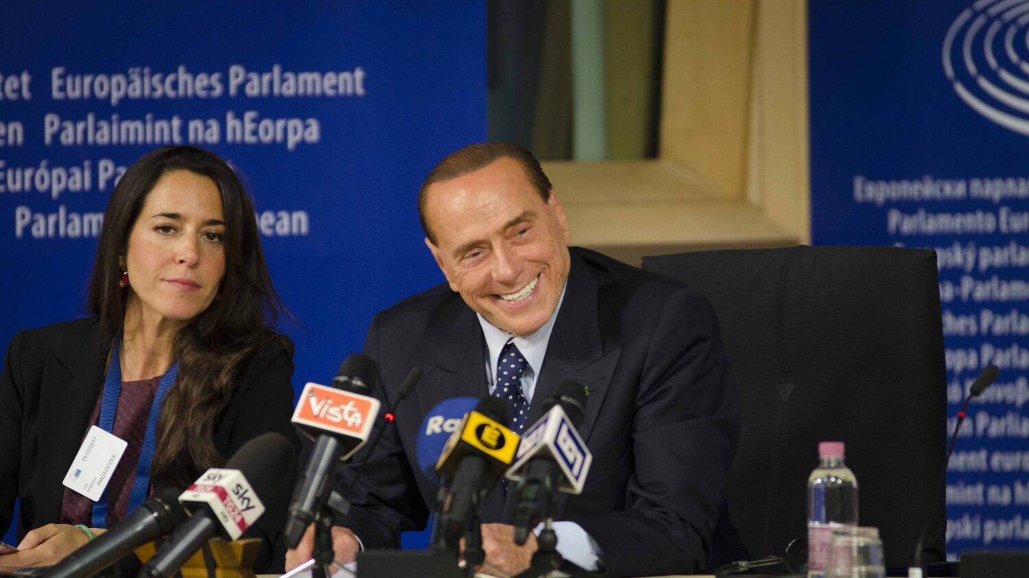 Berlusconi: "Il Milan? Lo guardo sempre in tv e sto male"