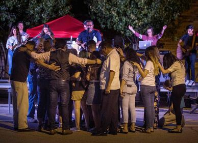 Strage in Texas, fiori e preghiere per le vittime della sparatoria di El Paso 2