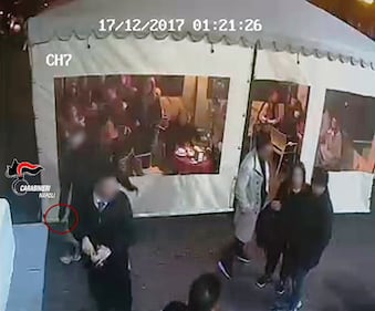 Accoltellati per uno sguardo di troppo: 17 ragazzi denunciati a Napoli 2