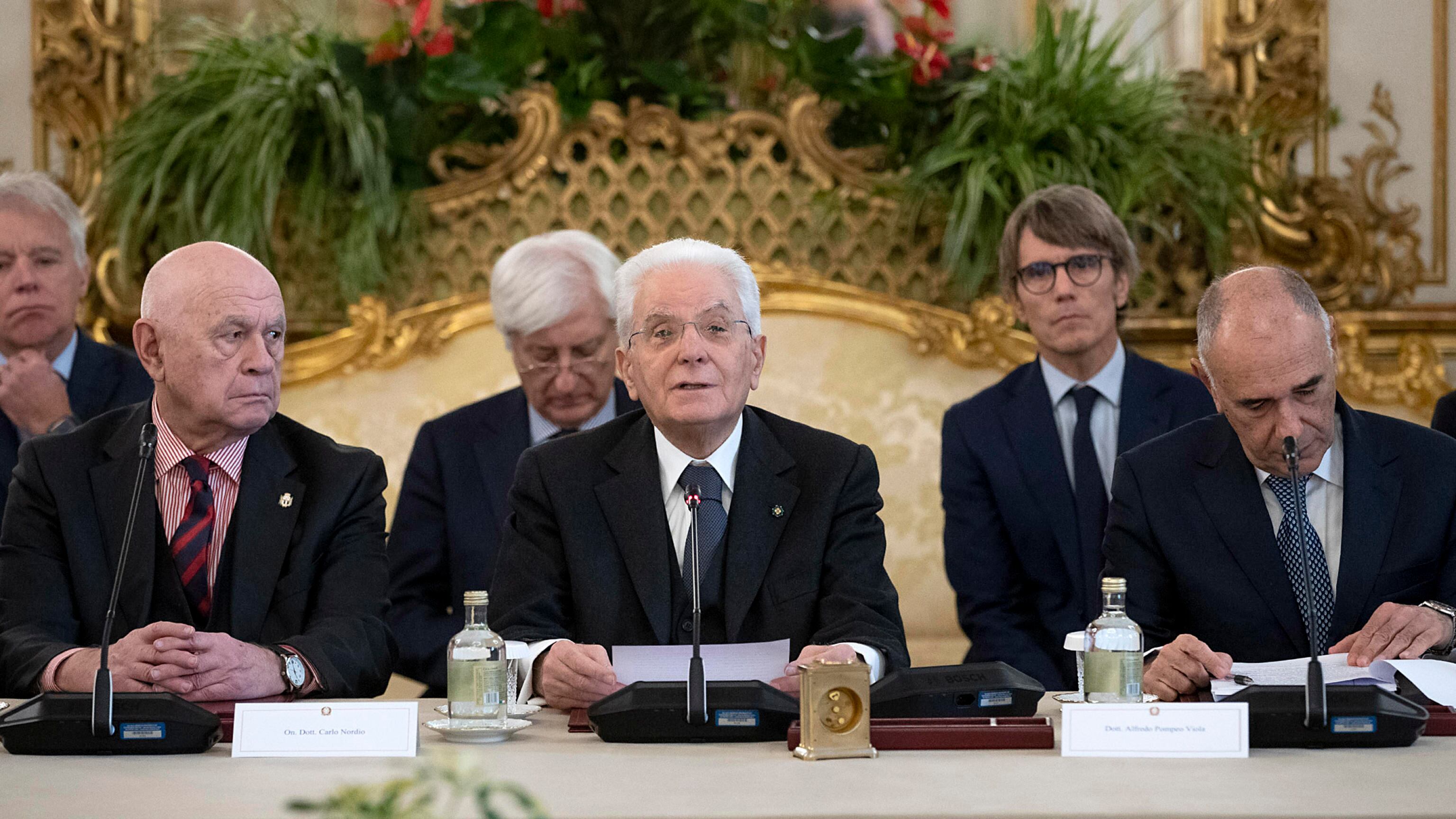 Mattarella licenzia il Csm di scandali e omertà e benedice quello nuovo