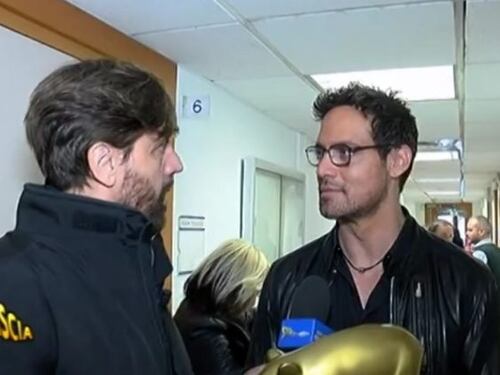 Striscia la notizia, Gabriel Garko accetta il tapiro, ma aggiunge: "La prossima volta ti investo"