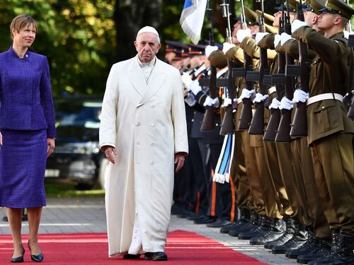 Papa Francesco: "Accogliere e integrare i migranti senza minacciare la propria identità"