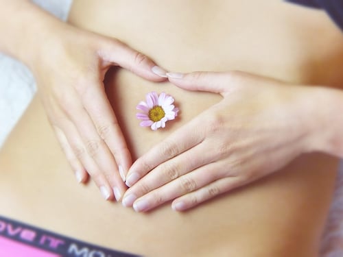 Irregolarità intestinale: perché aumenta d'estate? Cosa mangiare per stare meglio