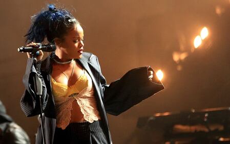 Rihanna, top trasparente su Instagram 19