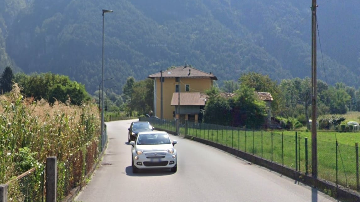 Folgorato dal palo dell'energia elettrica mentre lavora. Muore un operaio di 35 anni