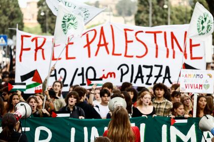Manifestazione pro-Palestina: slogan e striscioni a Milano e Roma 9