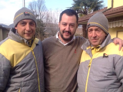 File di automobilisti al distributore di Stacchio: arriva anche Salvini