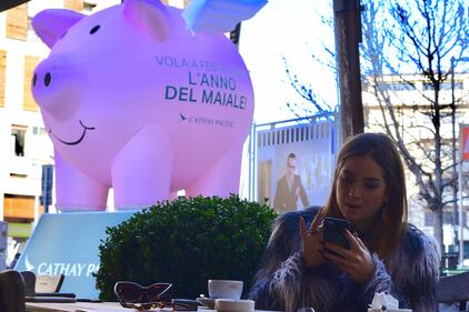Nuovo anno cinese, in largo la Foppa spunta il maiale gonfiabile 2