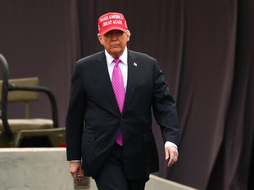 "Potrei tagliare altri 3 miliardi". Trump prepara un nuovo assalto ad Harvard