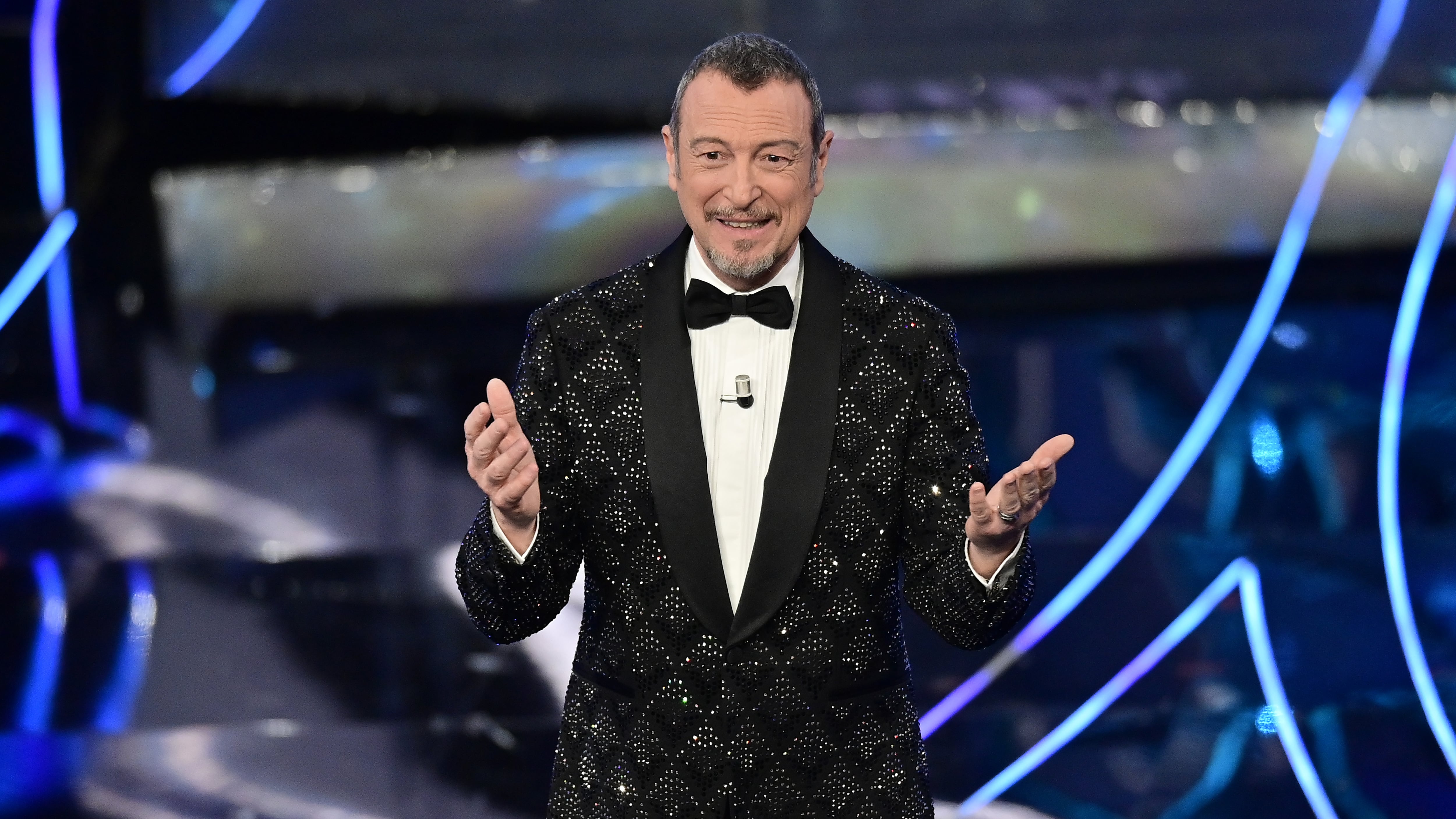 Sanremo, Amadeus si commuove ma non ci ripensa: "Mi fermo qui"