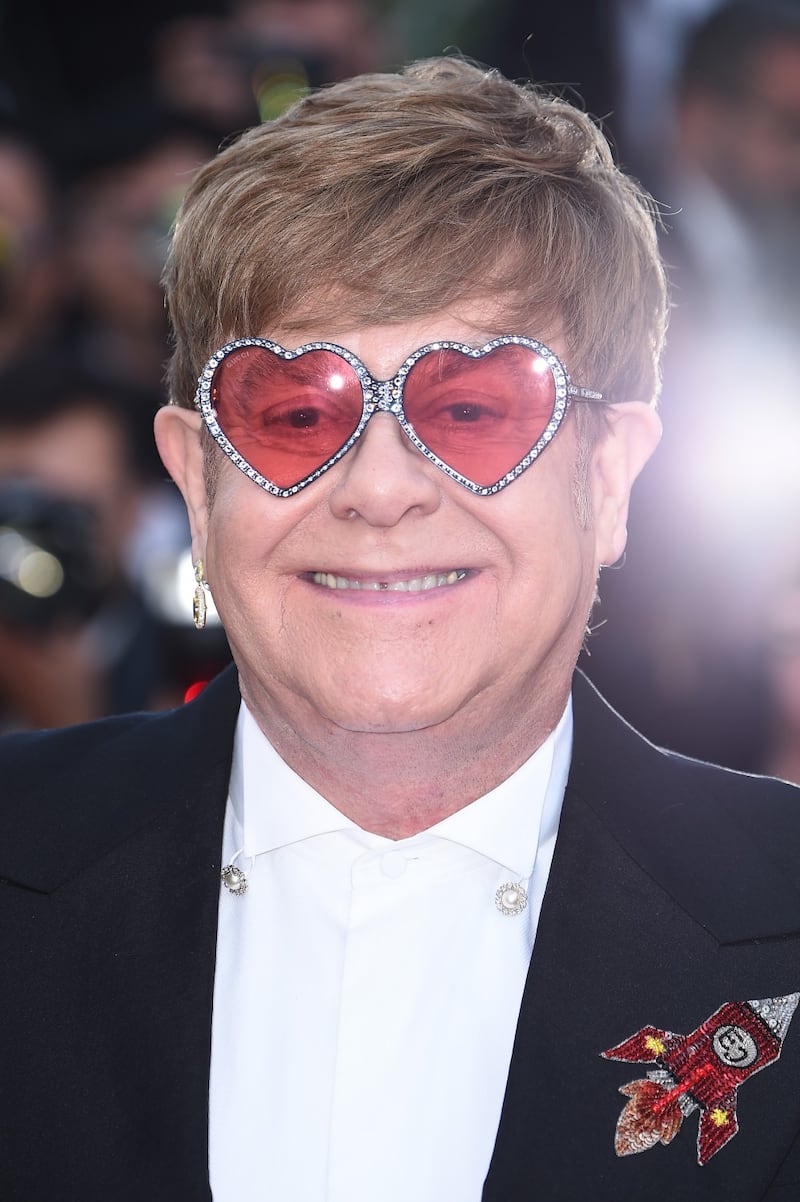 Elton John promuove "Rocket Man": foto 6
