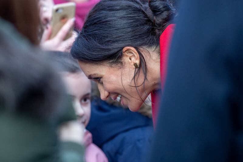Meghan Markle in rosso per un poeta: foto 10