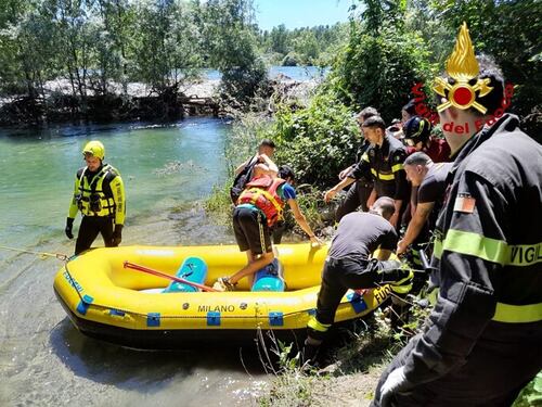 Cuggiono, ragazzi bloccati su un isolotto nel Ticino. Intervengono i vigili del fuoco