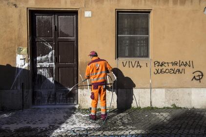 Roma, vandalizzata Casa del Ricordo 6