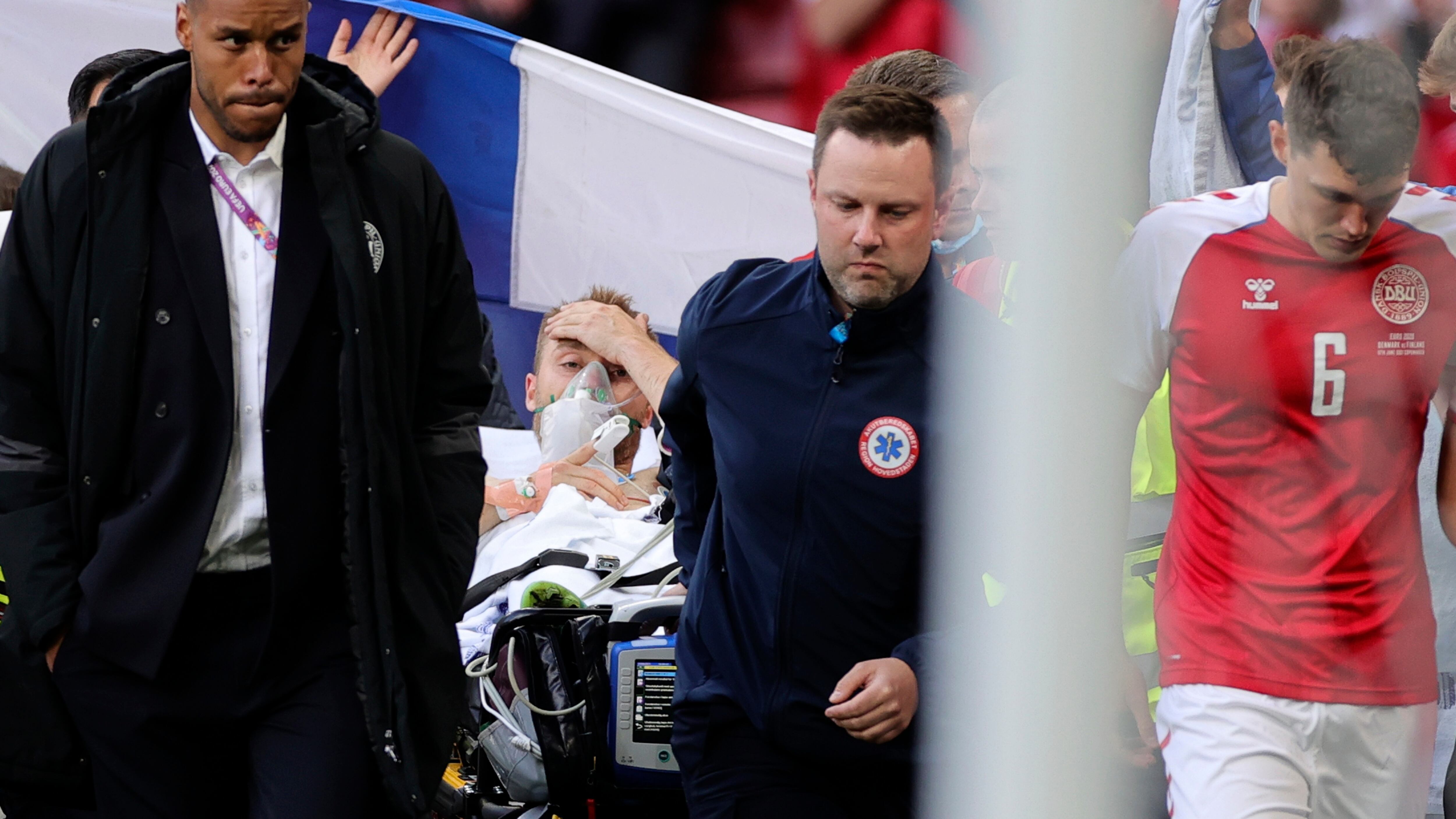 Paura agli Europei: Eriksen ha un arresto cardiaco. "Ora è sveglio". Riprende la partita
