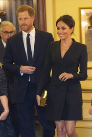 Meghan Markle e il Principe Harry romantici a teatro 7
