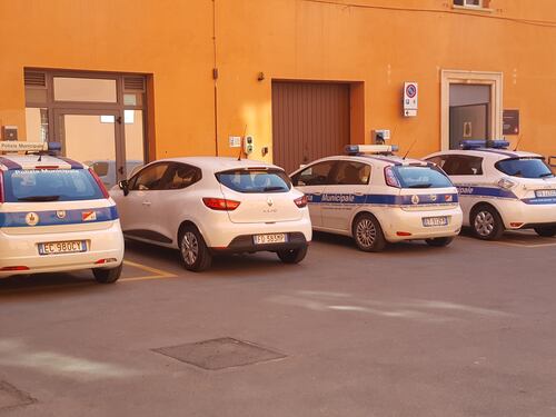 Ora la sinistra manda i vigili a lezione di antirazzismo