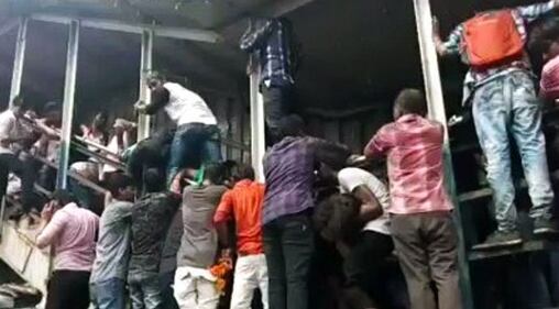 Calca alla stazione di Mumbai 1