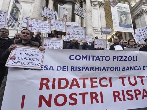 Bankitalia, la rabbia dei risparmiatori: "Papa Francesco aiutaci"