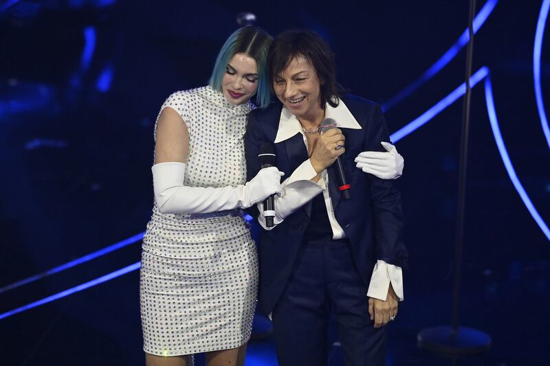 Sanremo 2024: ecco il look della quarta serata del Festival di Rose Villain 1