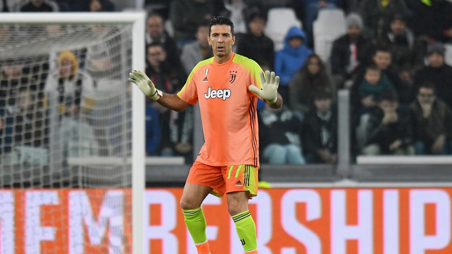 Buffon si prende il Tapiro d'Oro: la sua immagine usata per speculazioni finanziarie