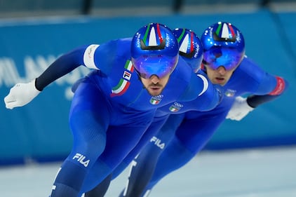 La storica impresa degli azzurri nel pattinaggio: guarda le foto 8
