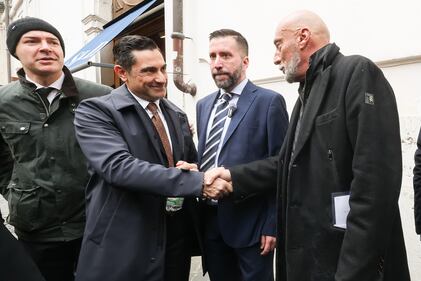 L'opposizione contro la conferenza sulla remigrazione occupa la sala stampa della Camera 9