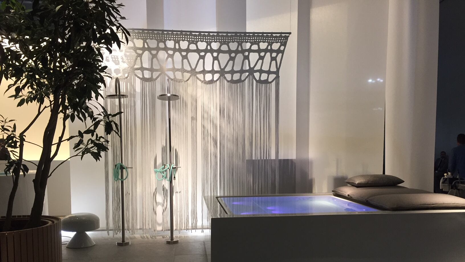 La forma dell’acqua disegna le collezioni dell’area bagno
