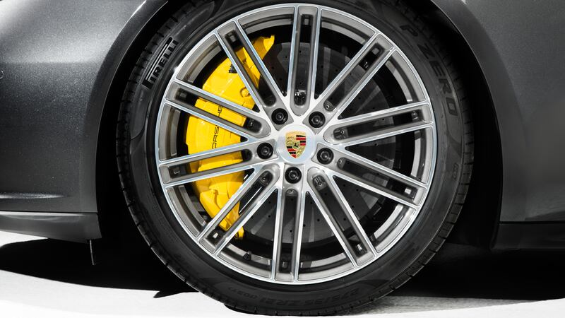 Le immagini della nuova Porsche Panamera 8