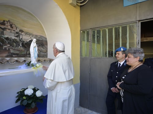 Papa Francesco in carcere a Paliano per la lavanda dei piedi