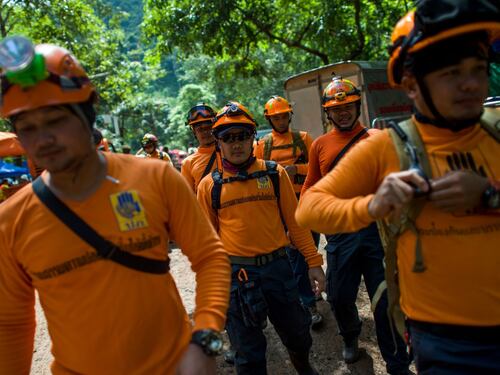 I soccorsi nella grotta
