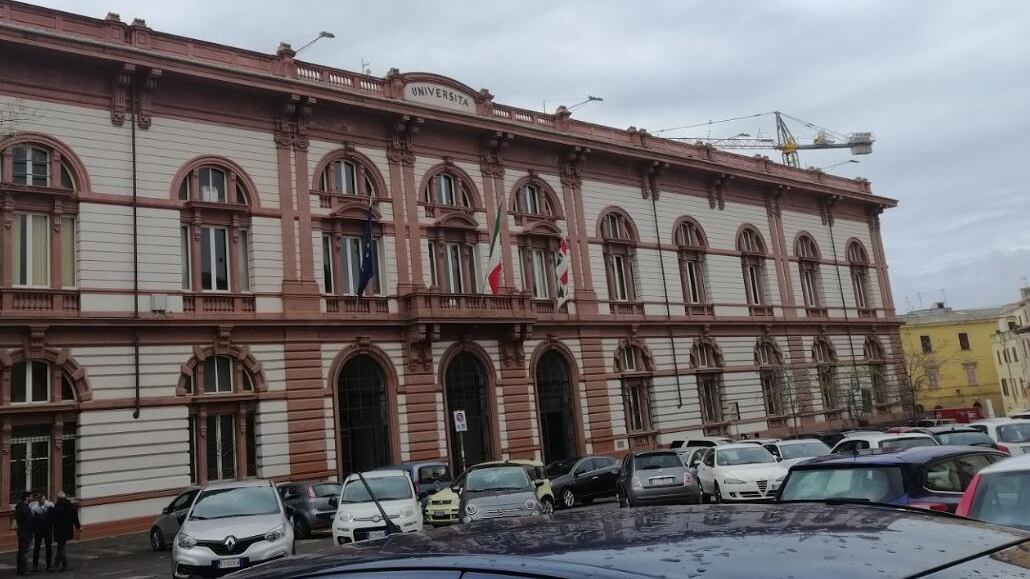 Sassari, fanno festa in terrazza: espulsi dall'università