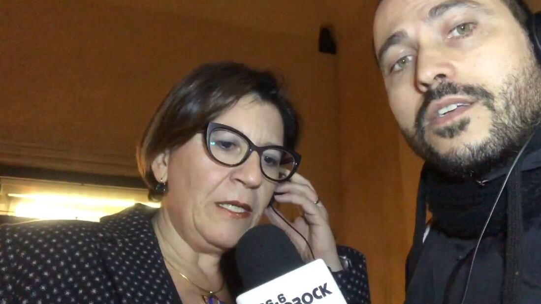 Trenta, ministra canterina: karaoke per la pace sulle note di Morandi