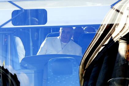 Il Papa viaggia in pullman verso Ariccia 4