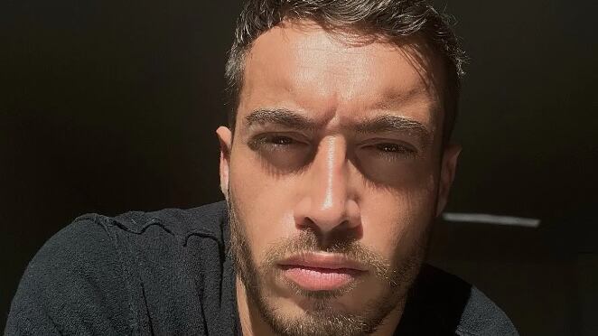 Spinalbese al GF vip, Belen lo gela: "Se parli di me in tv ti denuncio"