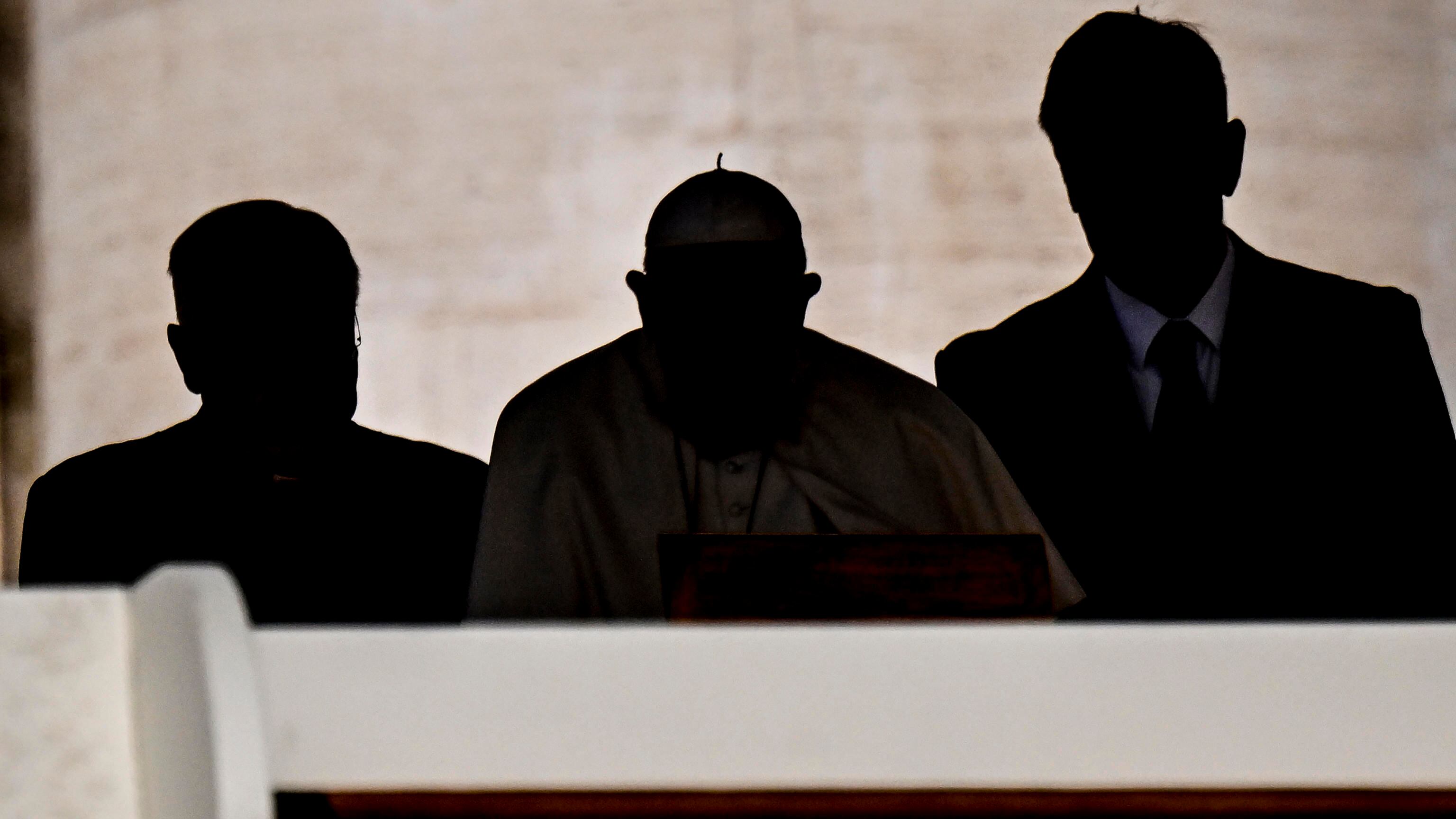 Tutti gli uomini del Papa per non isolare Putin