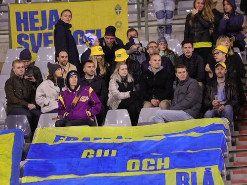Attentato a Bruxelles, la paura dei 35mila tifosi bloccati nello stadio: "Non fate vedere le maglie"
