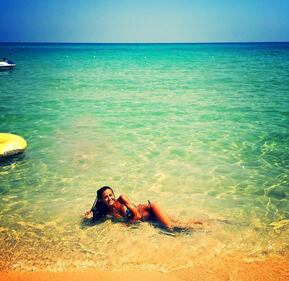Giorgia Palmas e Vittorio Brunotti, amore in Sardegna e nozze in vista 9