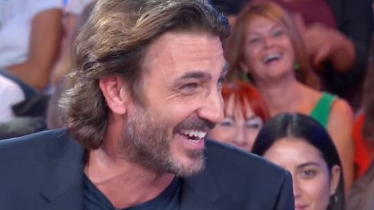 Daniele Liotti stupisce a Vieni da Me: "Tutto è cominciato con una bella figura di mer.."