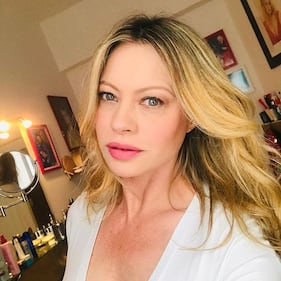Anna Falchi si prende la scena sui social: gli scatti della sexy tifosa biancoceleste 7