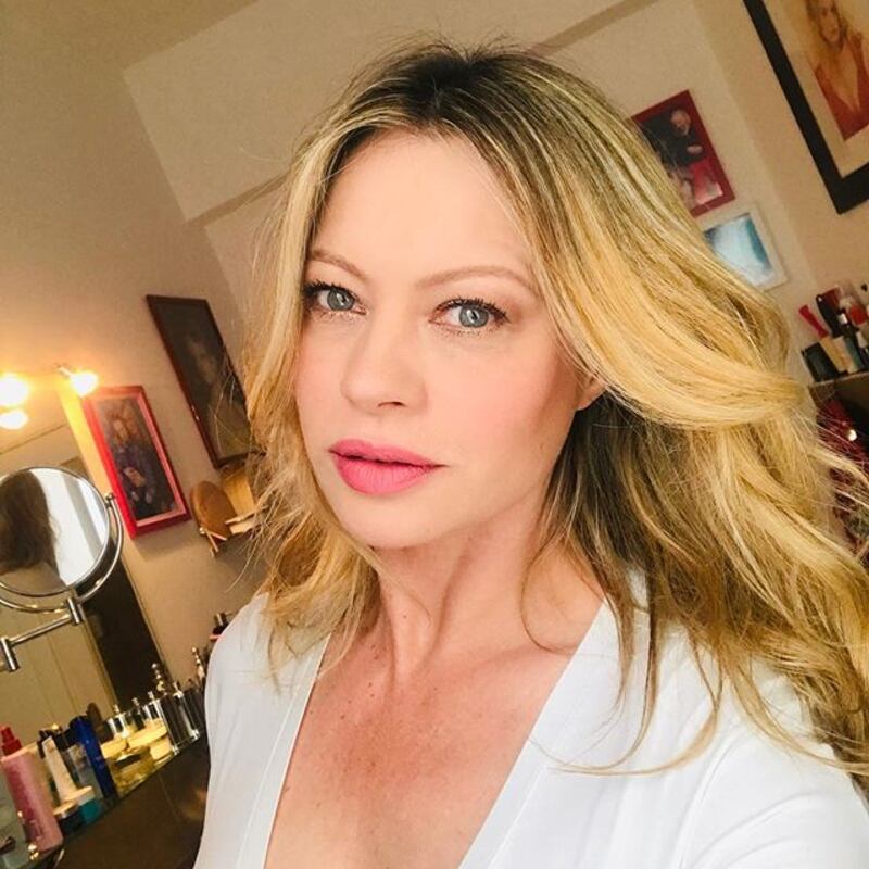 Anna Falchi si prende la scena sui social: gli scatti della sexy tifosa biancoceleste 7