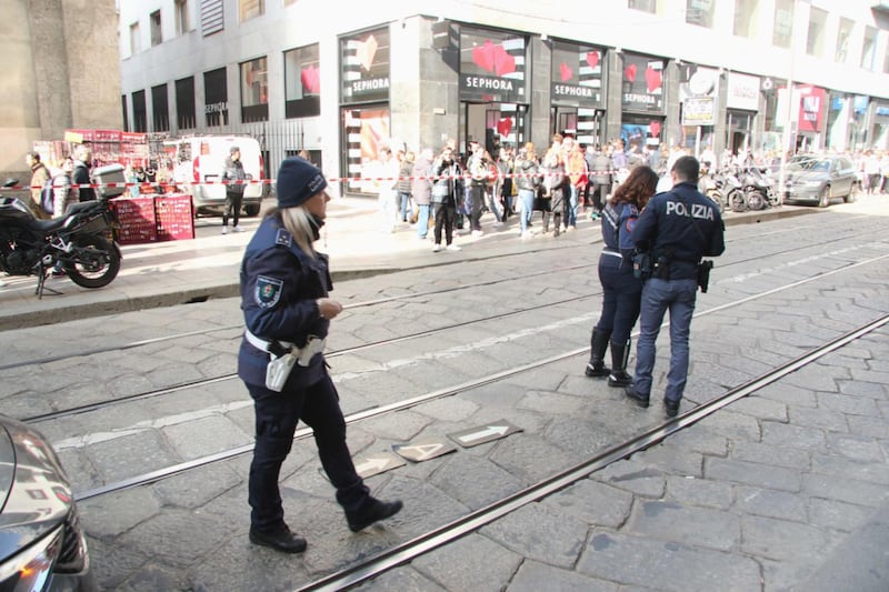 Urtata da tram in centro Milano, la 20enne è in prognosi riservata 2