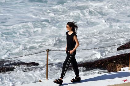 In Australia le modelle sfilano in riva al mare 13