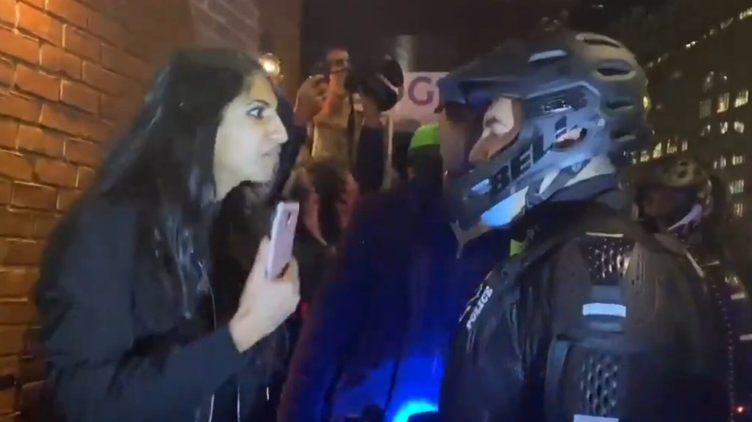 Usa, sputi e insulti contro l'agente: "Vaff... fascista!"