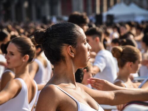 Il "Ballo in Bianco" con Bolle: le immagini meravigliose di piazza Duomo